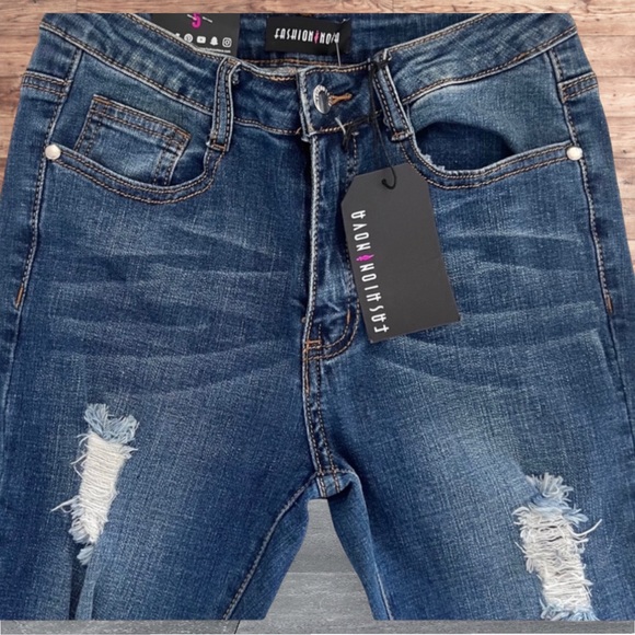 FASHION NOVA SKINNY JEANS - Picture 9 of 10